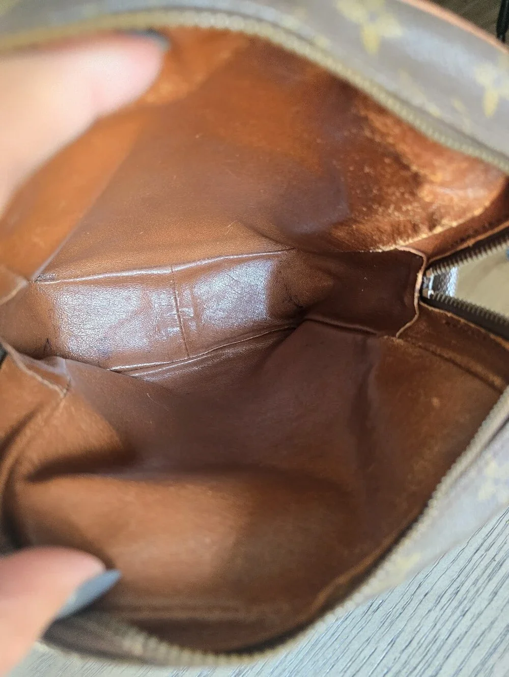 Authentic Louis Vuitton Monogram Canvas Messenger Bag in Brown